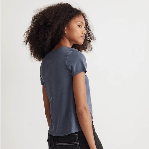 Madewell Softfade Cotton V-Neck Crop Tee nighttime blue - Picture 3 of 7